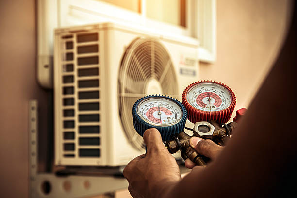 Professional Hvac technician working in La Mirada, CA